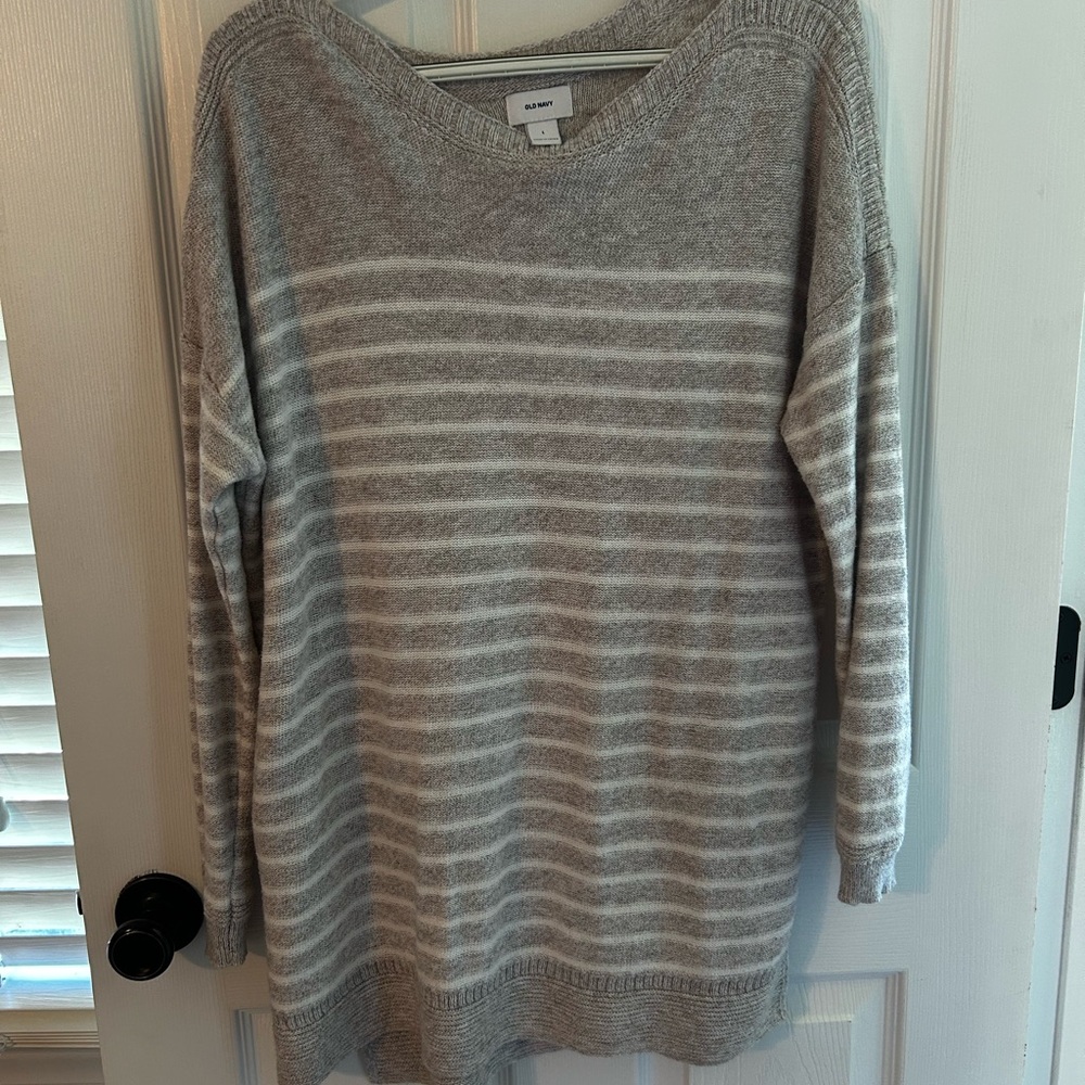 Old Navy Women's V-Neck Sweater in Gray and White Stripes